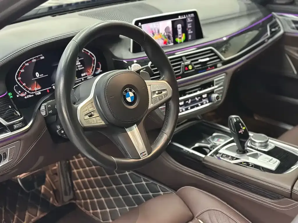 BMW 7 Series — фото 10