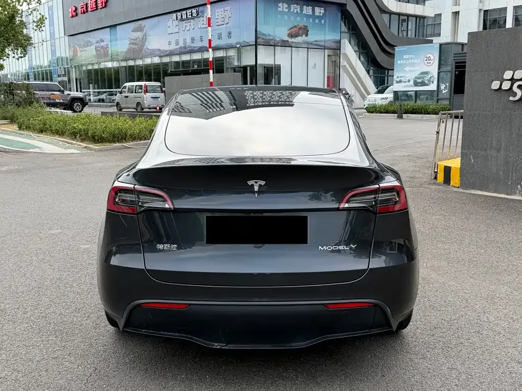 Tesla Model Y — фото 6
