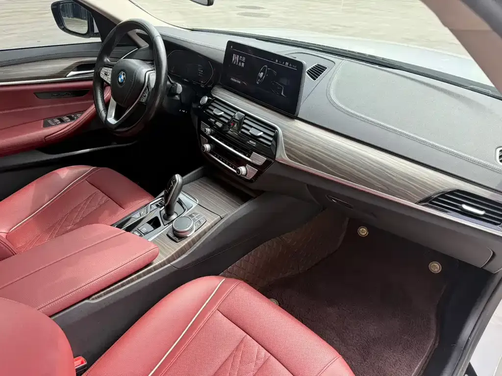 BMW 5 Series — фото 10