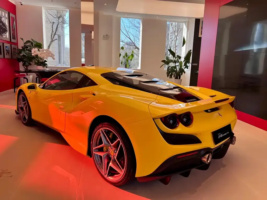 Ferrari F8 — фото 6