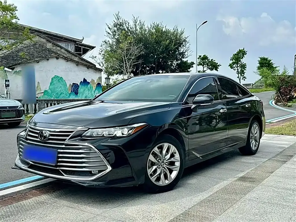 Toyota Avalon — фото 1