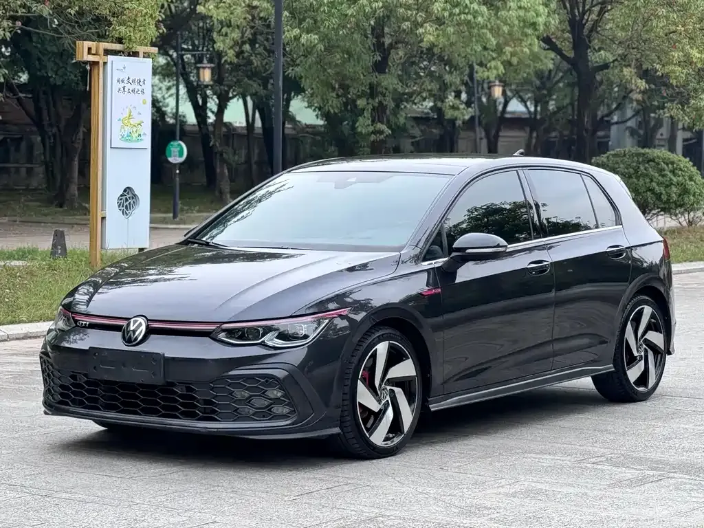 Volkswagen Golf GTI — фото 1