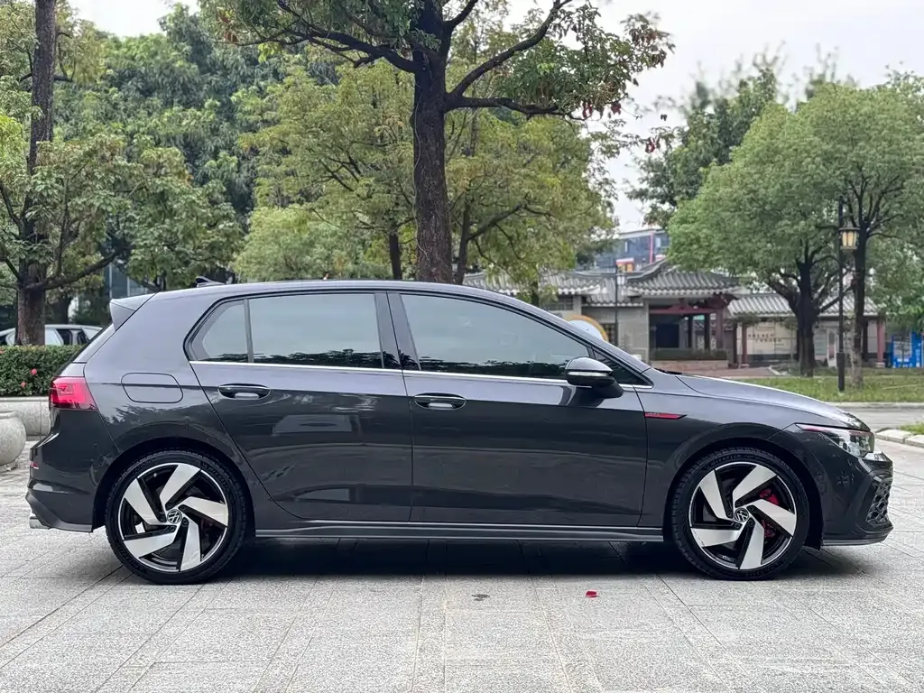 Volkswagen Golf GTI — фото 10