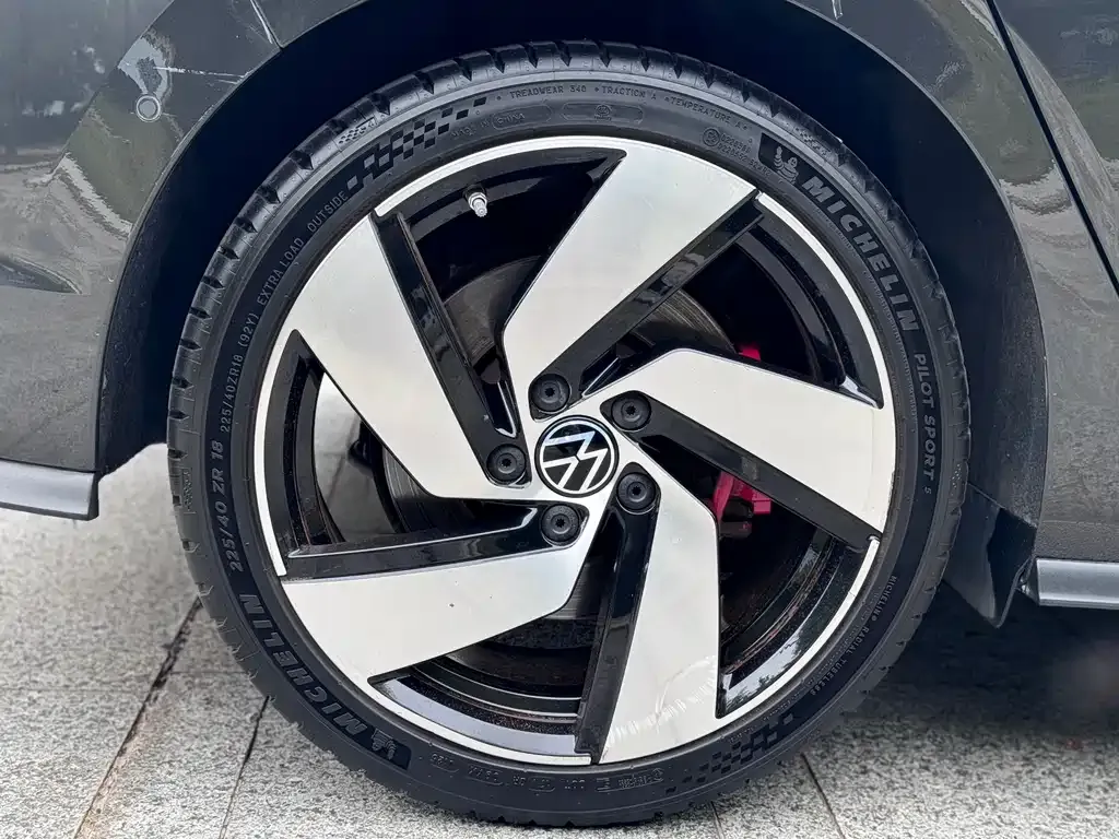 Volkswagen Golf GTI — фото 9