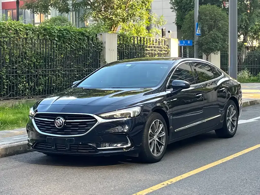 Buick LaCrosse — фото 1
