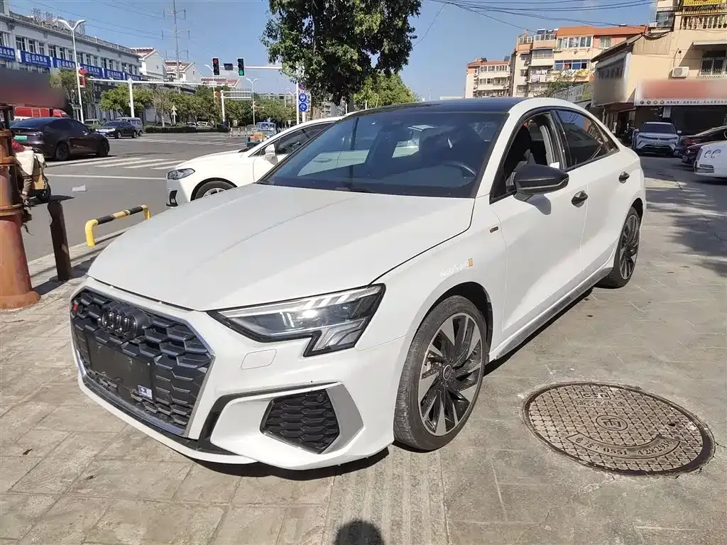 Audi A3 — фото 1