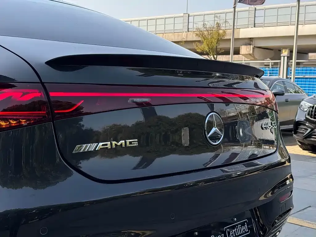 Mercedes-Benz EQS AMG — фото 10