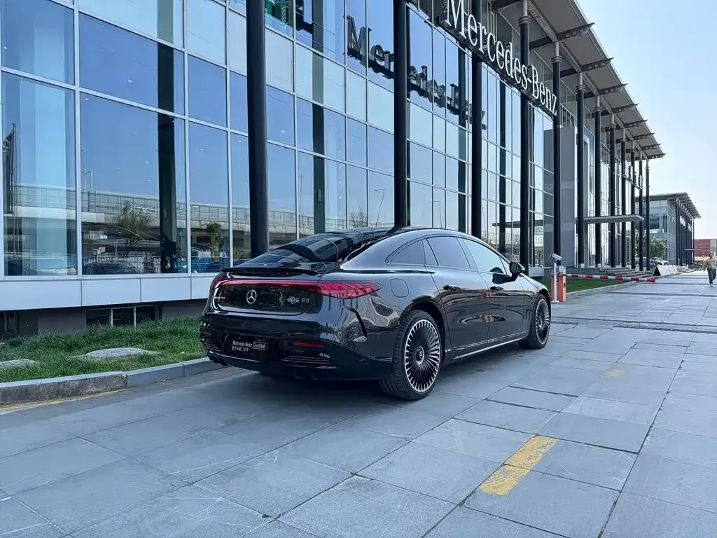 Mercedes-Benz EQS AMG — фото 4