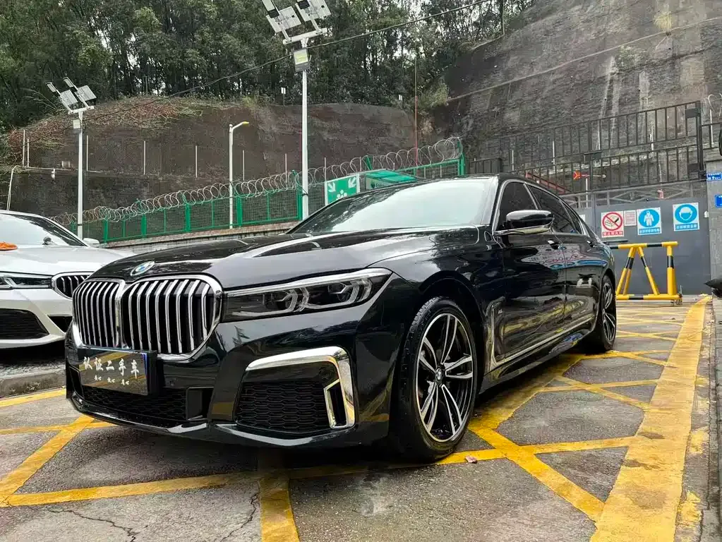 BMW 7 Series — фото 1