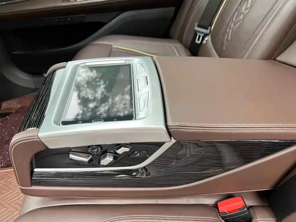 BMW 7 Series — фото 10