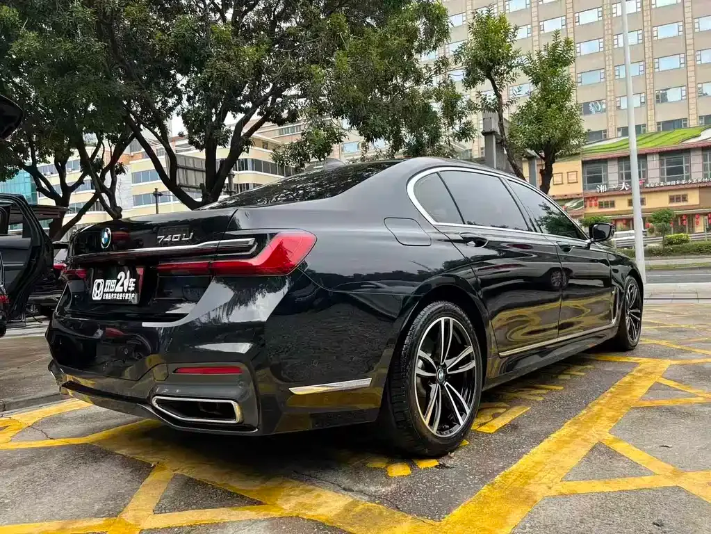 BMW 7 Series — фото 4