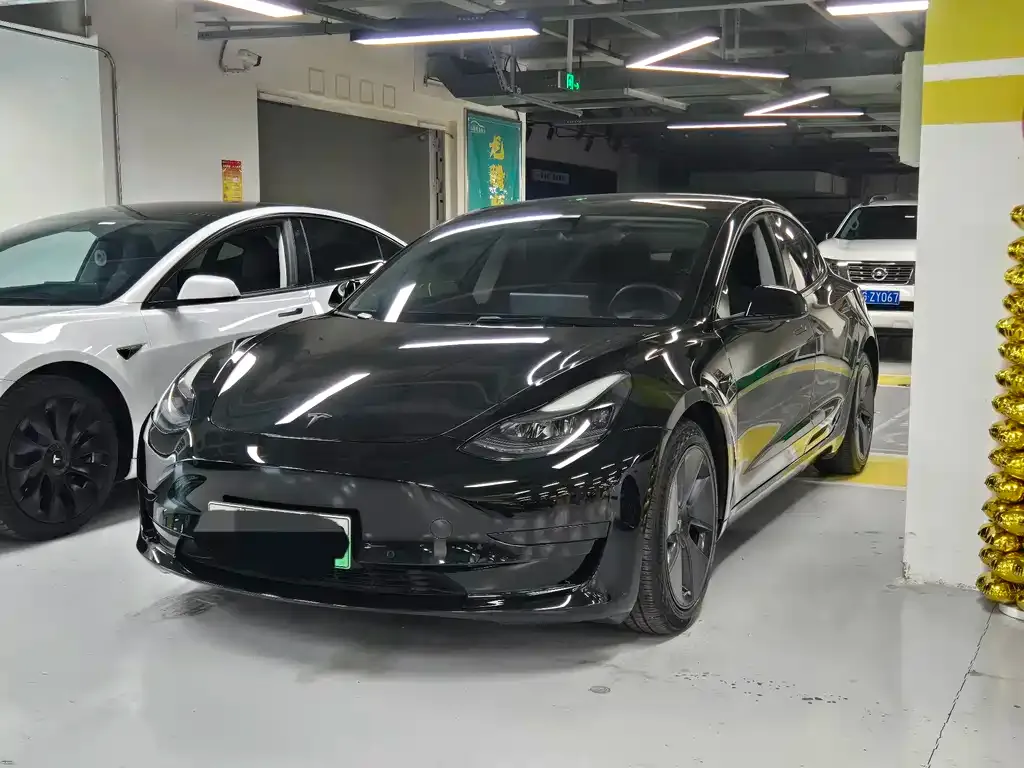 Tesla Model 3 — фото 1