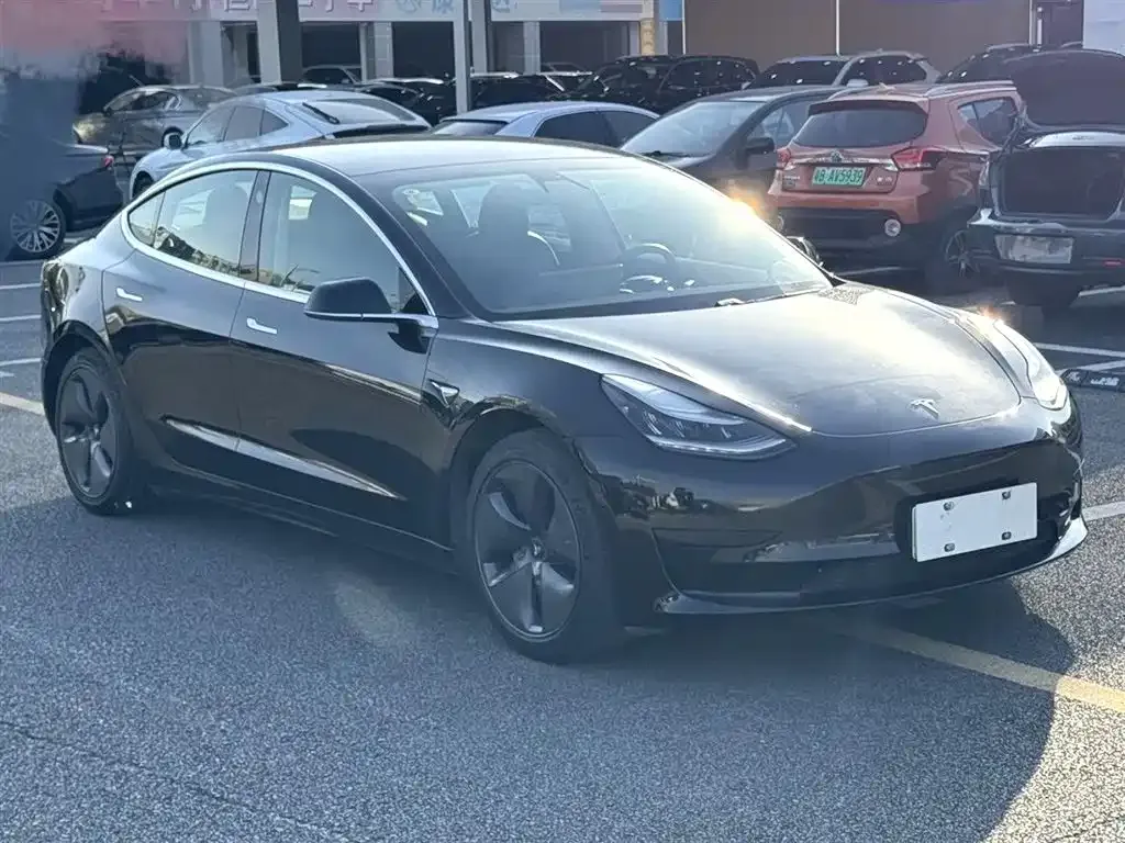 Tesla Model 3 — фото 2