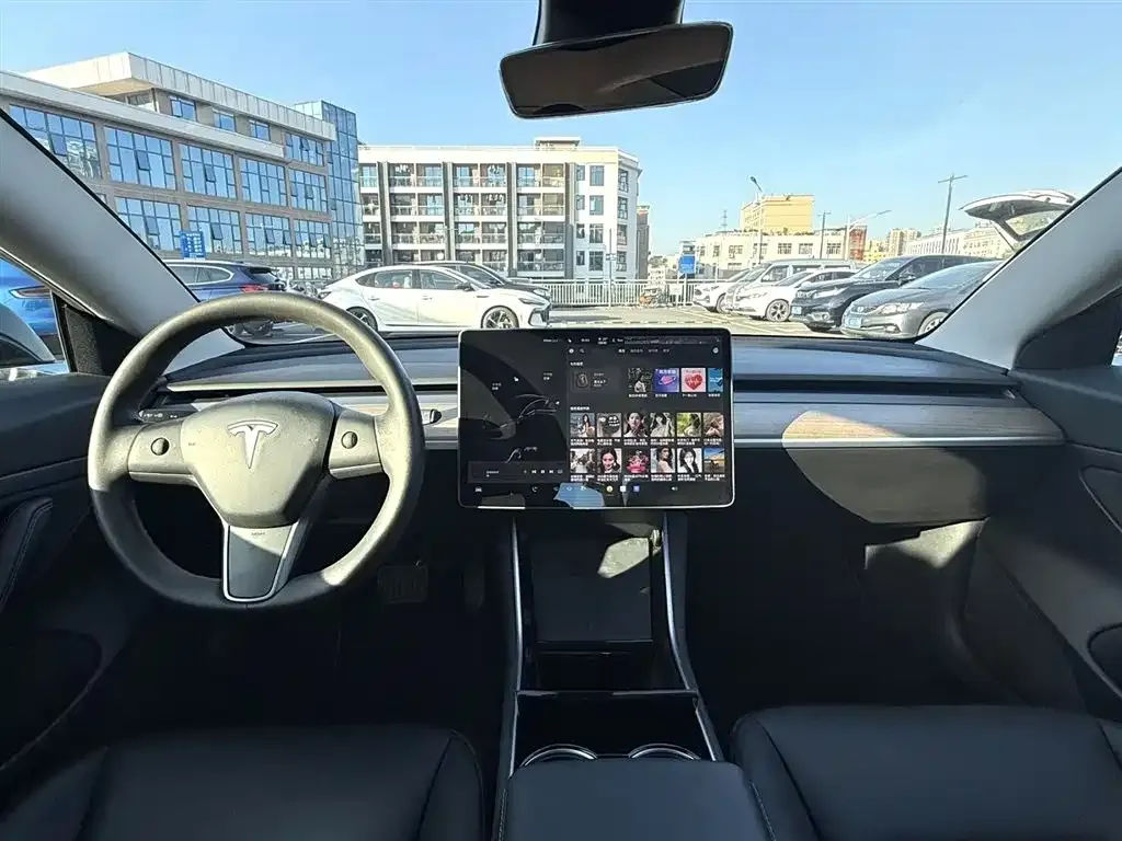 Tesla Model 3 — фото 4
