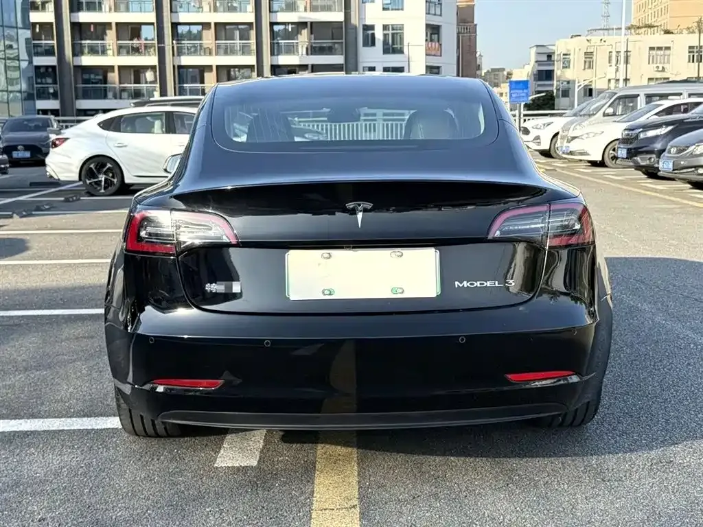 Tesla Model 3 — фото 8