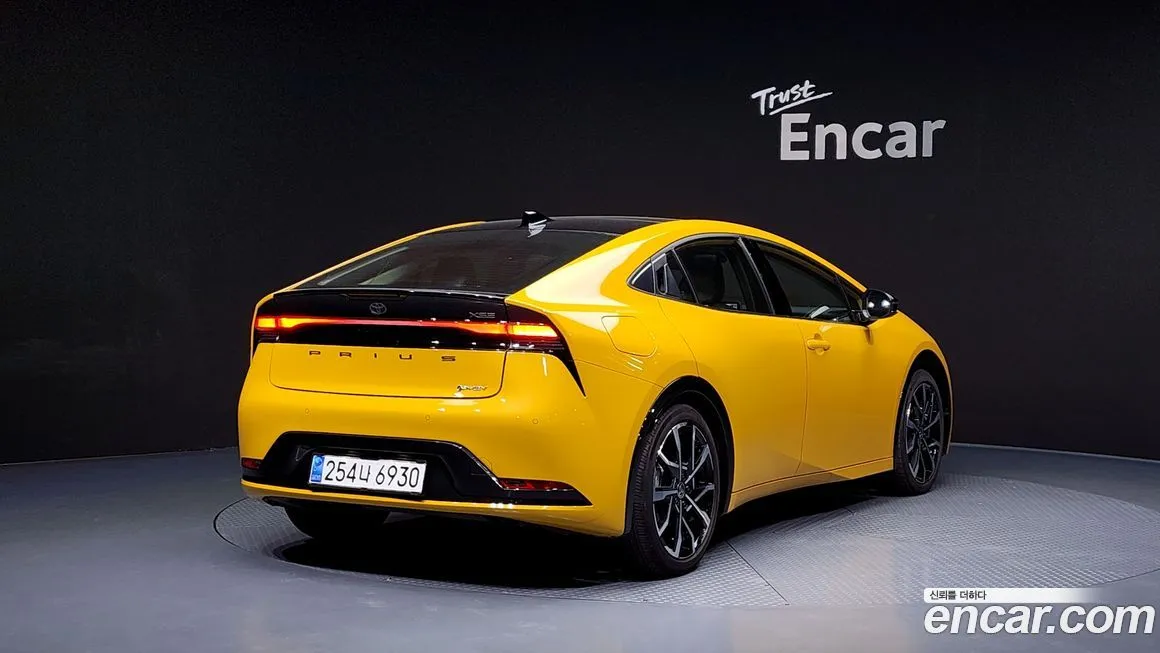 Toyota Prius — фото 2