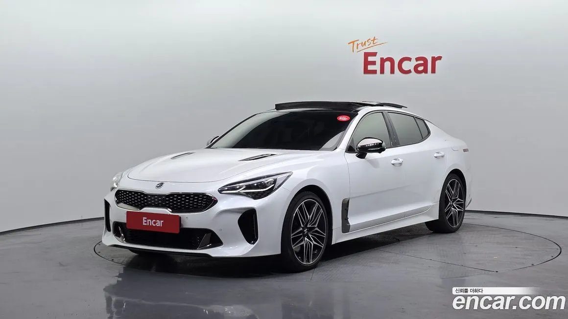 Kia Stinger — фото 1