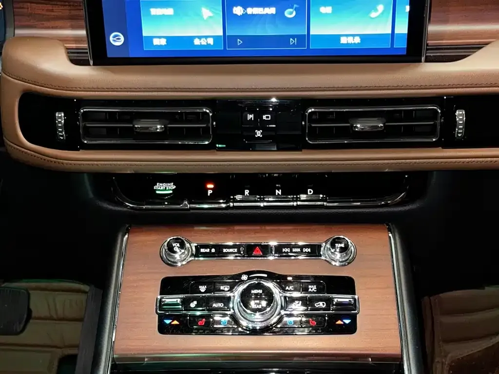 Lincoln Aviator — фото 10