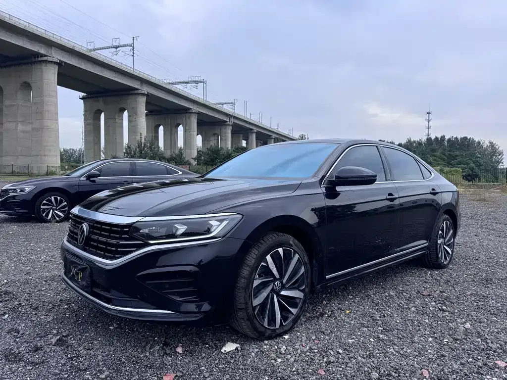 Volkswagen Passat — фото 1