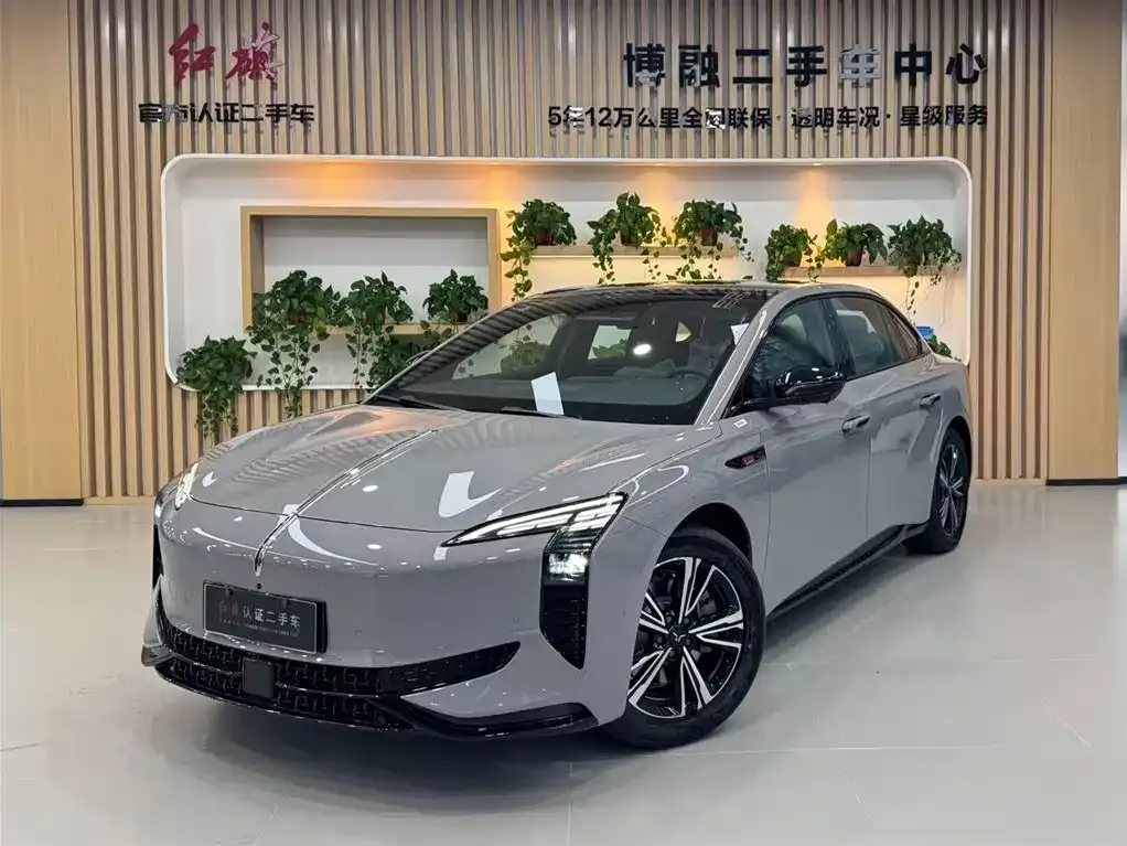 Hongqi EH7 — фото 1