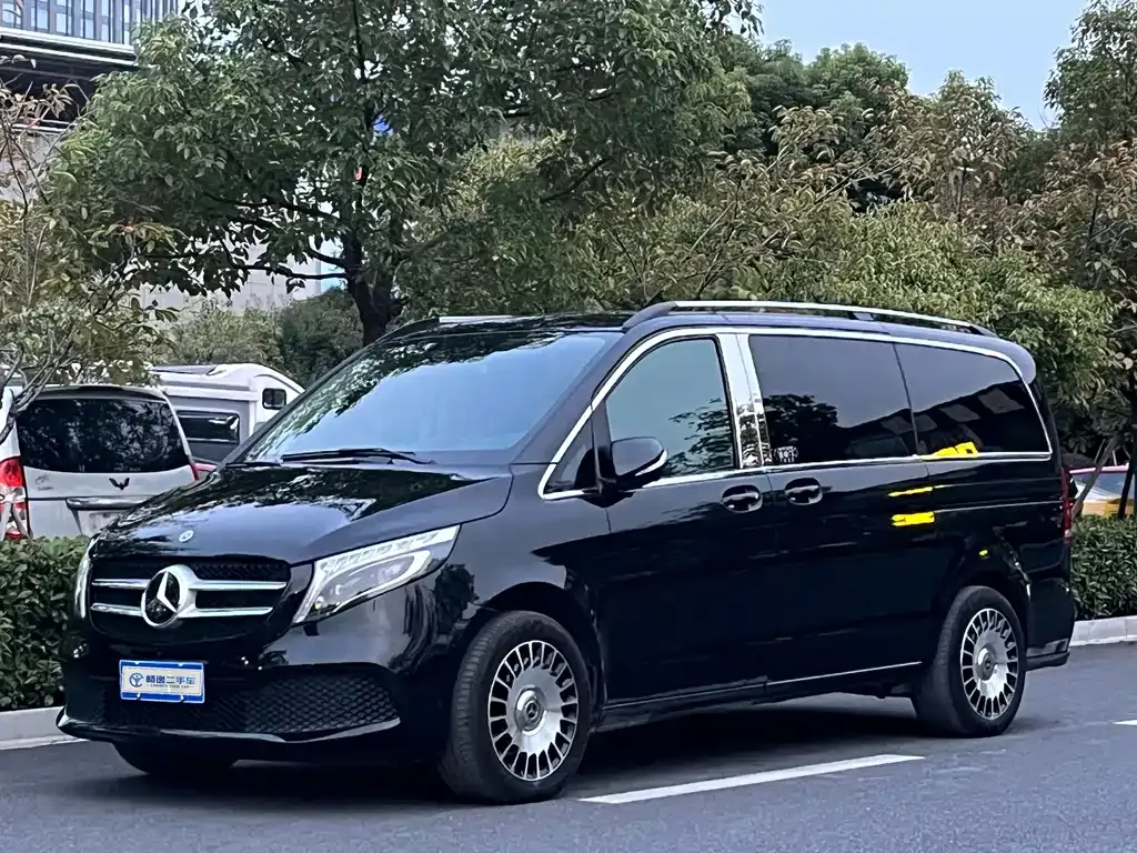 Mercedes-Benz V-Class — фото 1
