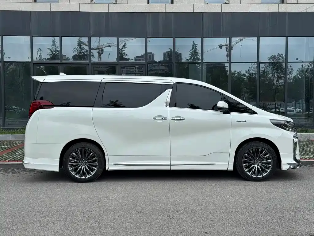Toyota Alphard — фото 10