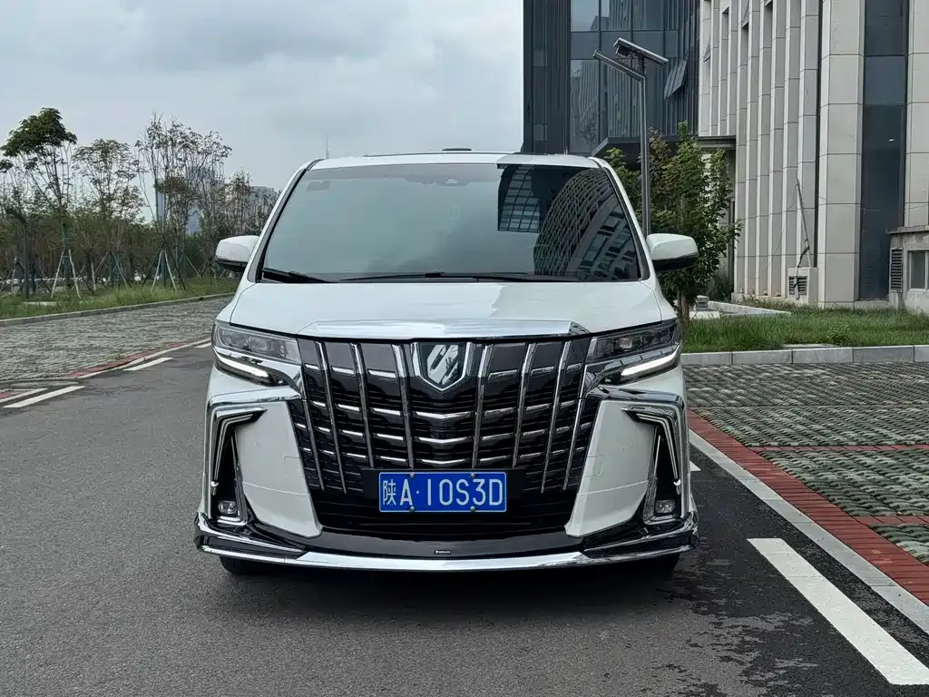 Toyota Alphard — фото 2