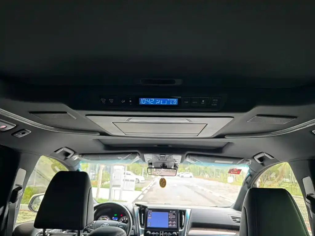 Toyota Alphard — фото 5