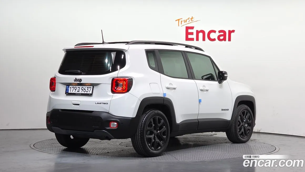 Jeep Renegade — фото 2