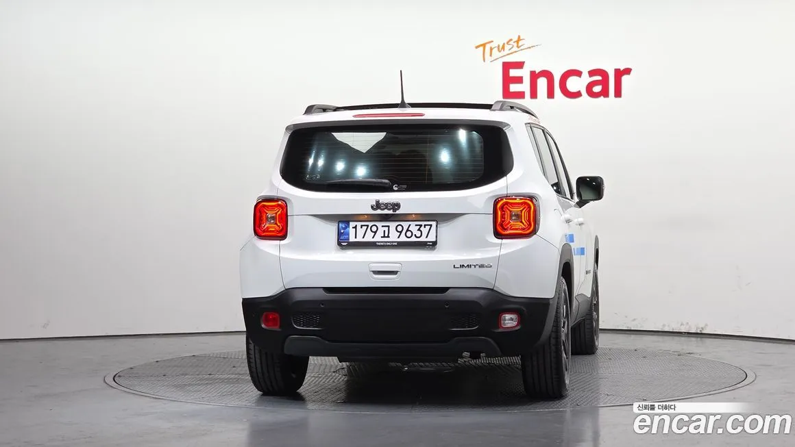 Jeep Renegade — фото 4