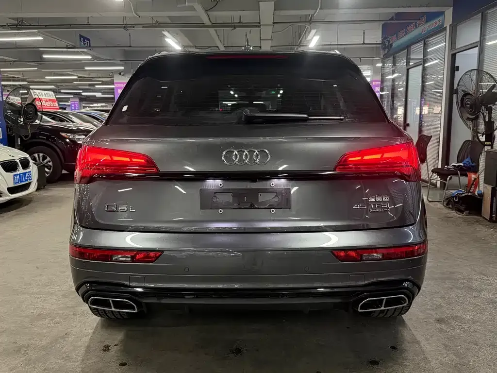 Audi Q5L — фото 5