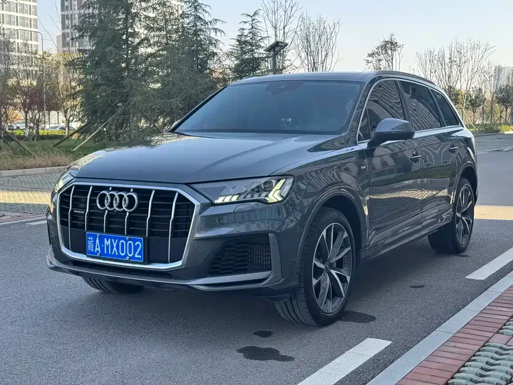 Audi Q7 — фото 1