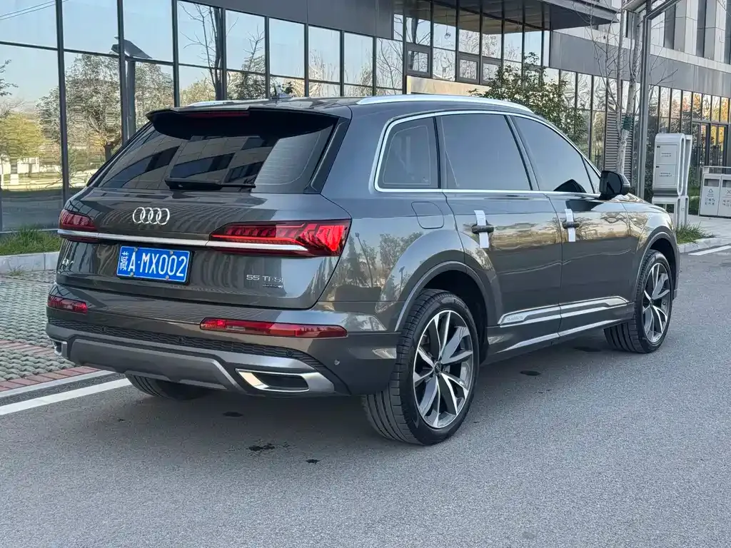 Audi Q7 — фото 8