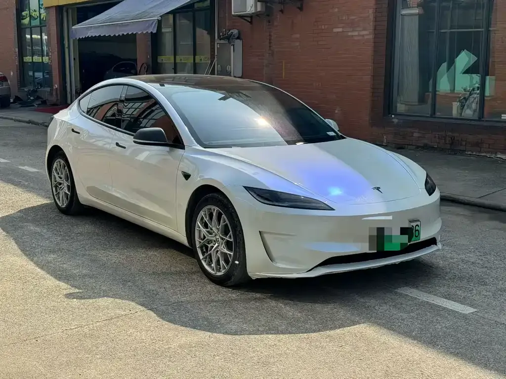 Tesla Model 3 — фото 3