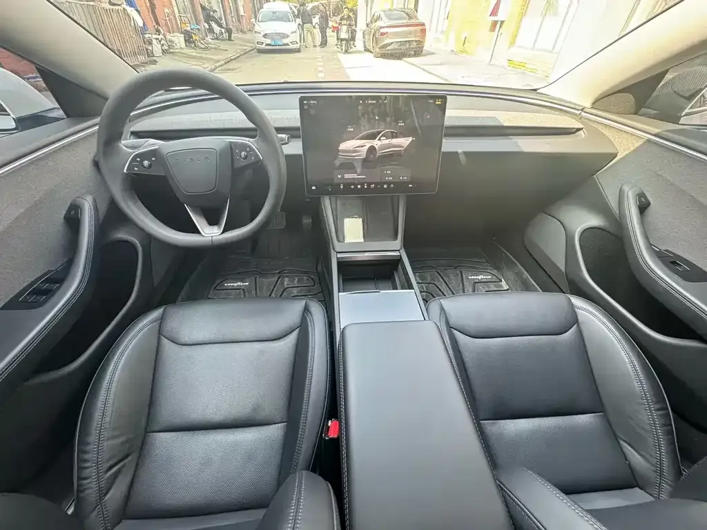 Tesla Model 3 — фото 5