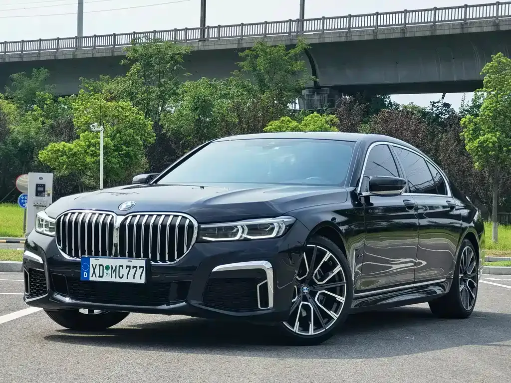 BMW 7 Series — фото 1