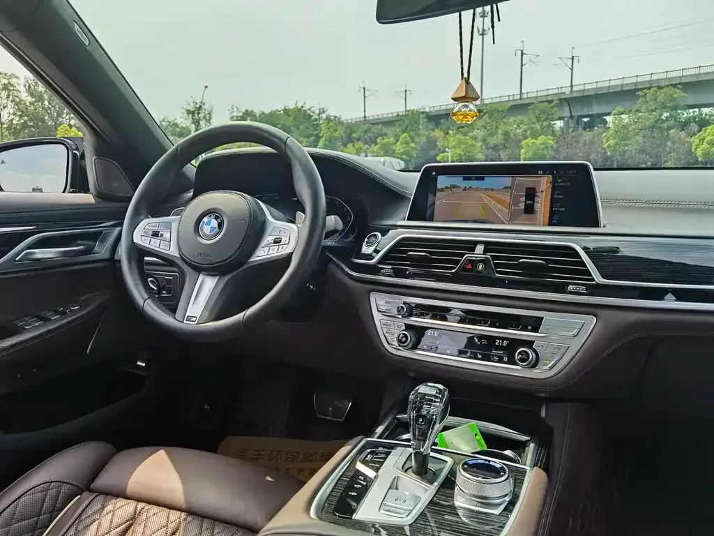 BMW 7 Series — фото 10
