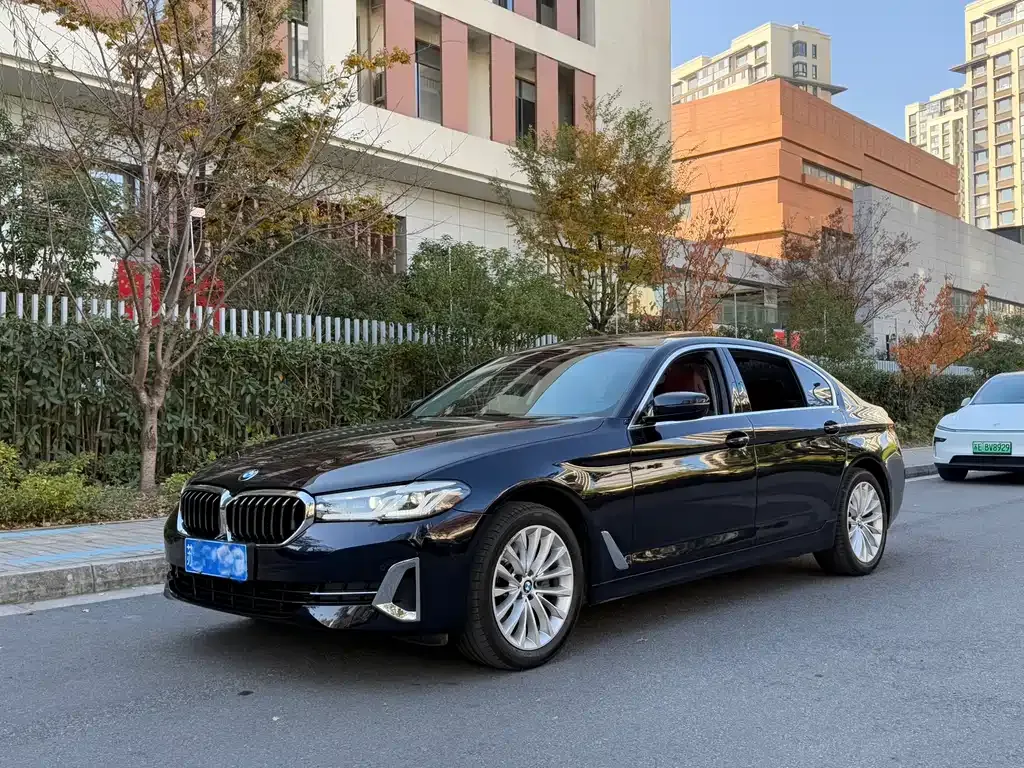 BMW 5 Series — фото 1