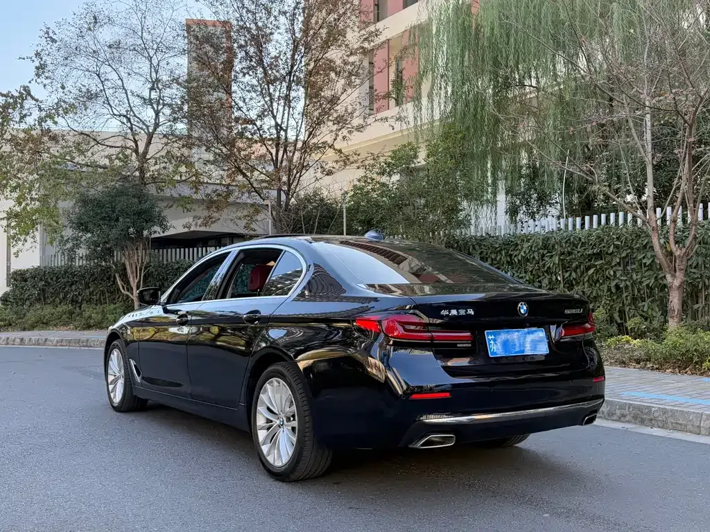 BMW 5 Series — фото 4