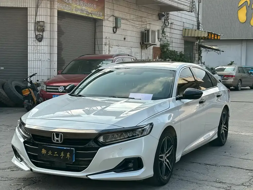 Honda Accord — фото 1