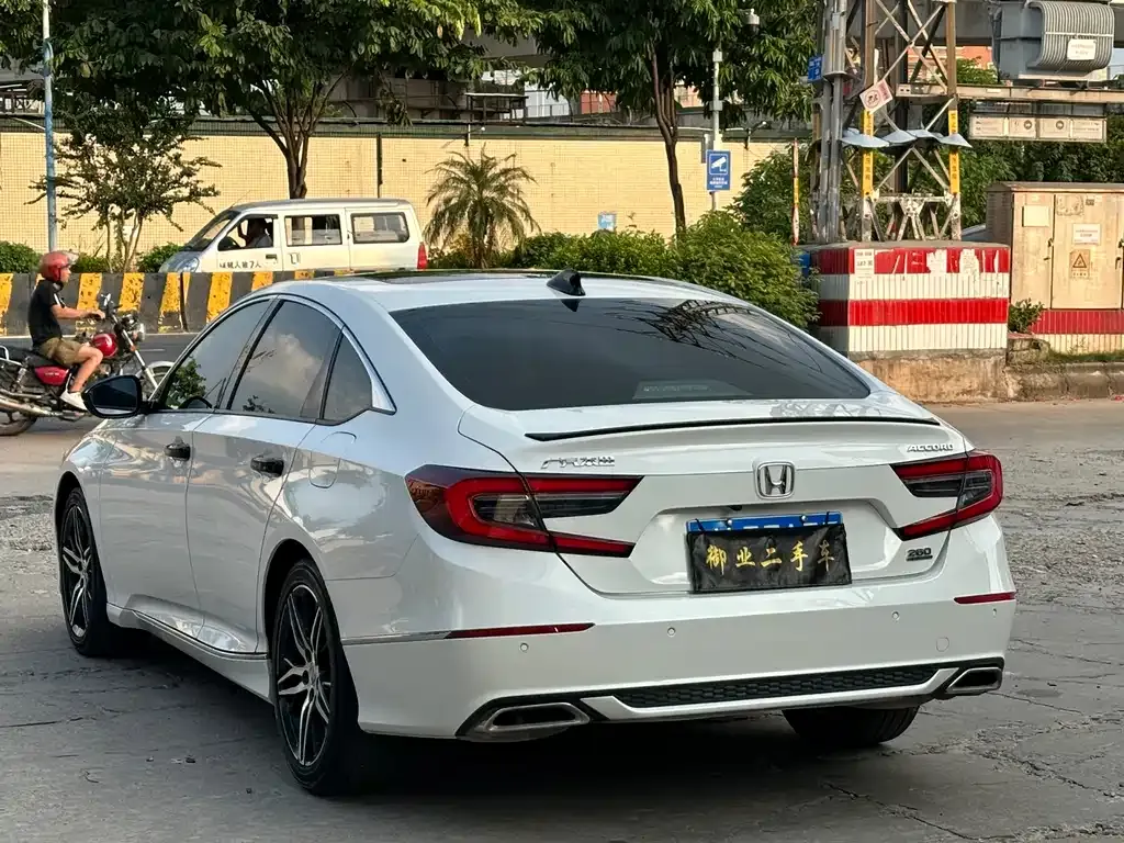 Honda Accord — фото 6