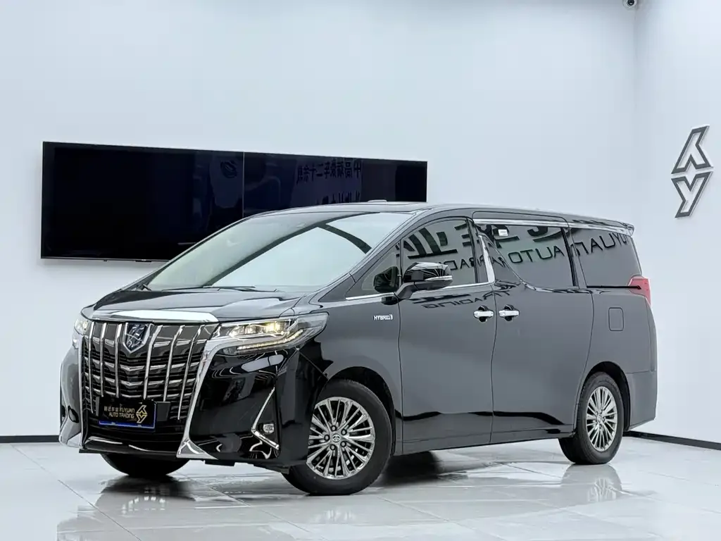 Toyota Alphard — фото 1