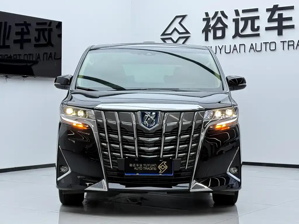 Toyota Alphard — фото 2