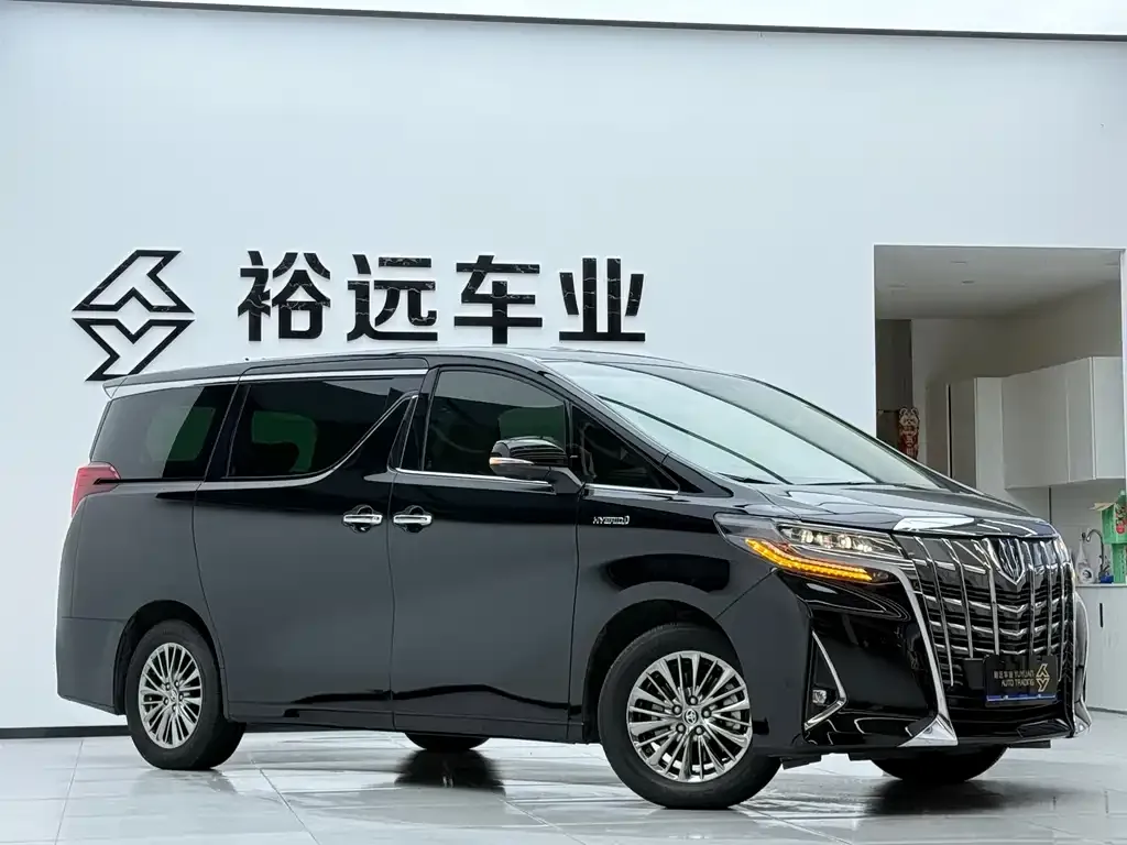 Toyota Alphard — фото 3