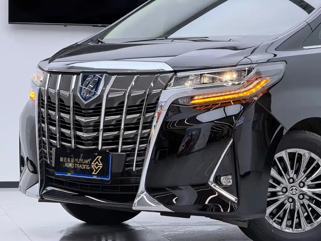 Toyota Alphard — фото 4