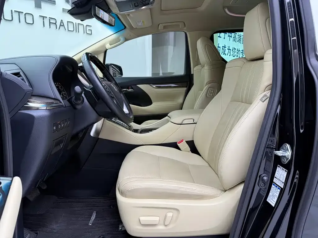 Toyota Alphard — фото 5