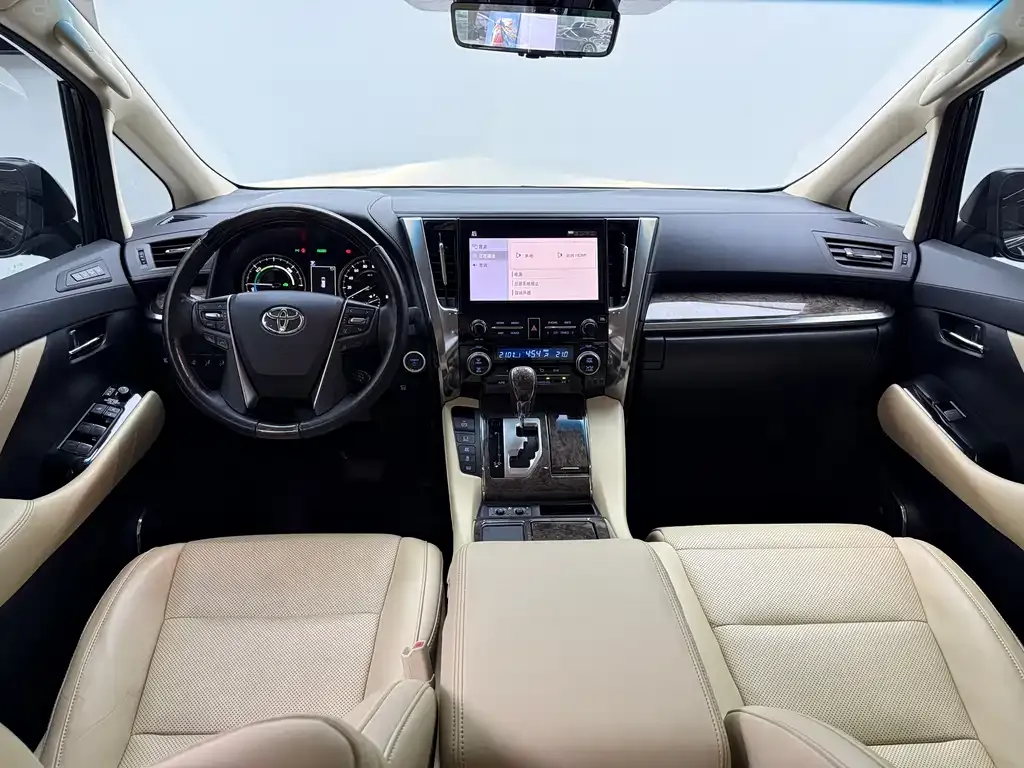 Toyota Alphard — фото 6