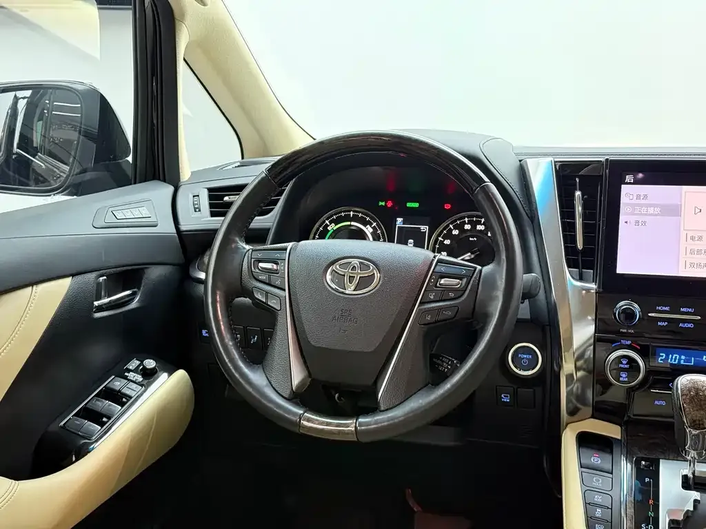 Toyota Alphard — фото 7