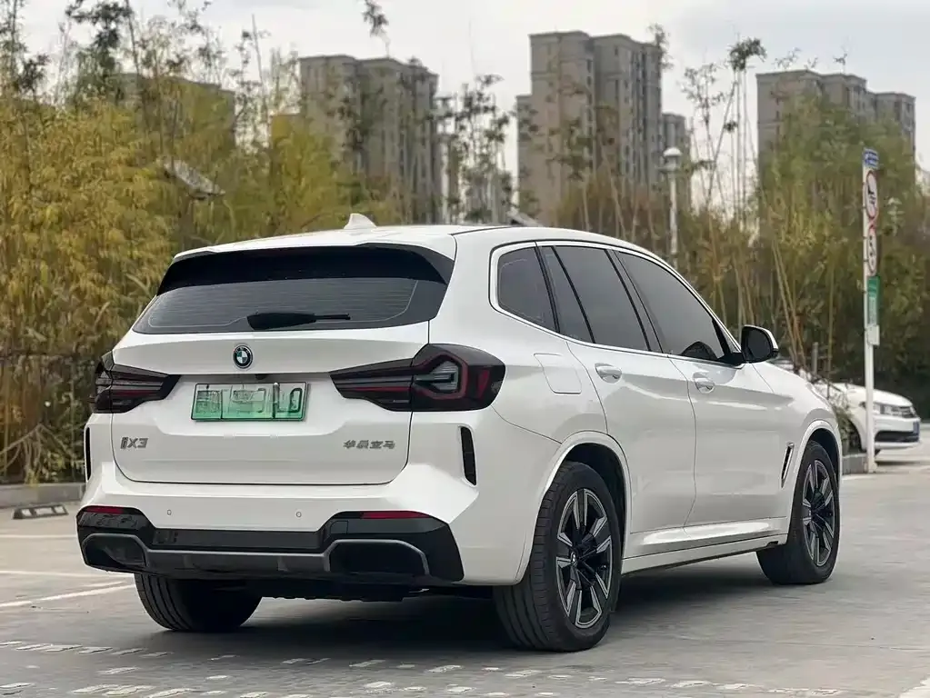 BMW iX3 — фото 9