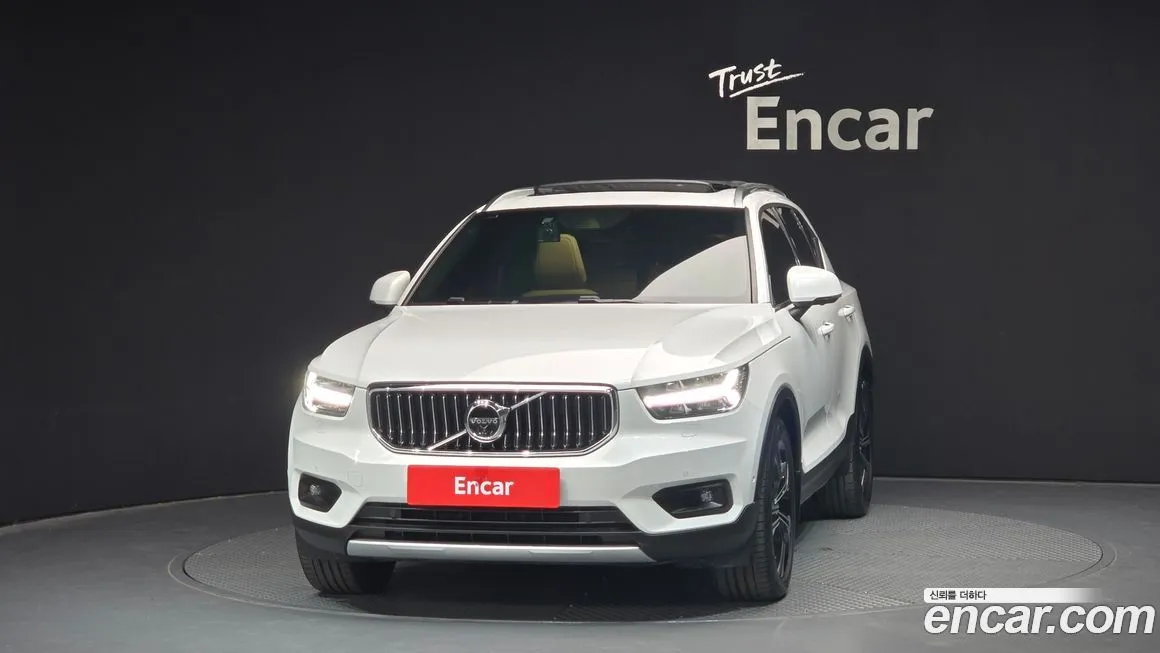 Volvo XC40 — фото 3